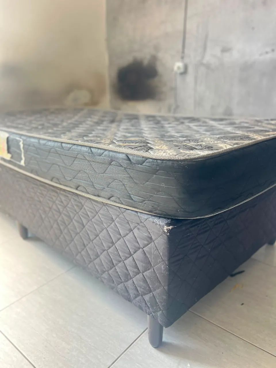 Conjunto duas camas solteiro box e baú com colchões  - Foto 4