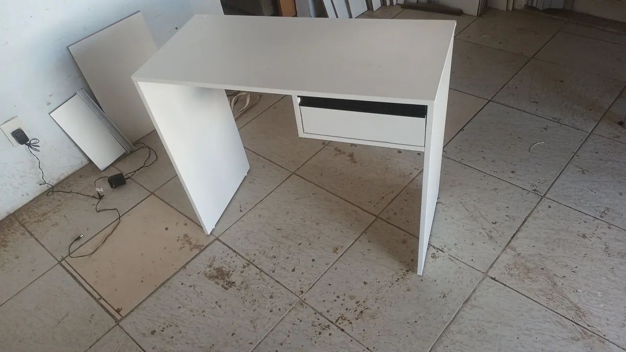 Escrivaninha Nova