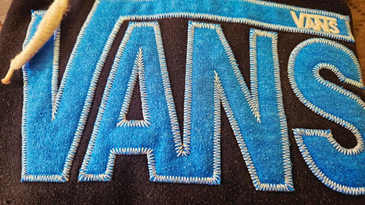 Moletom Vans Preto e Azul - Foto 3
