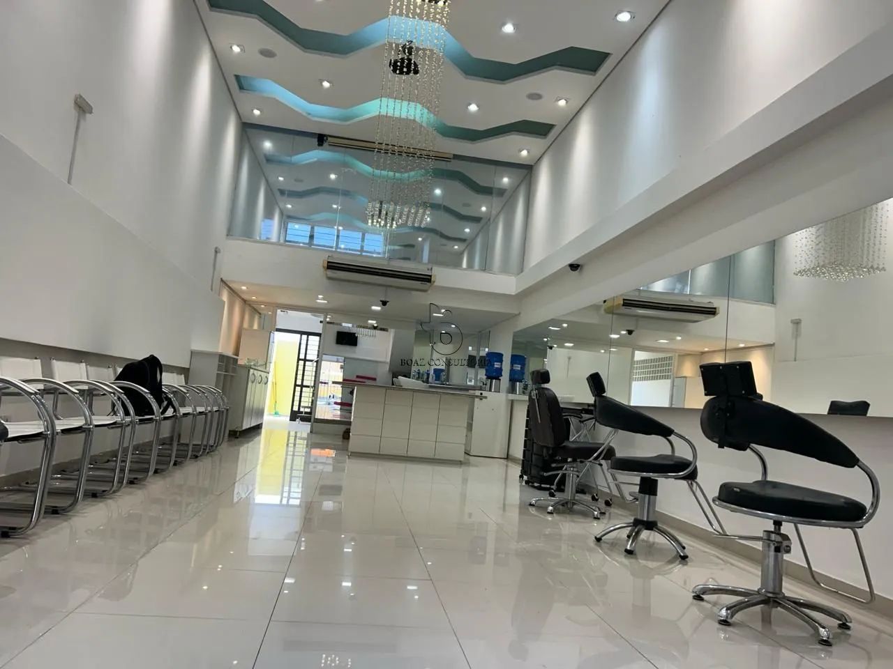 Salão de Beleza Mobiliado com Estrutura Completa para Cabeleireiros e Estética e - Foto 3