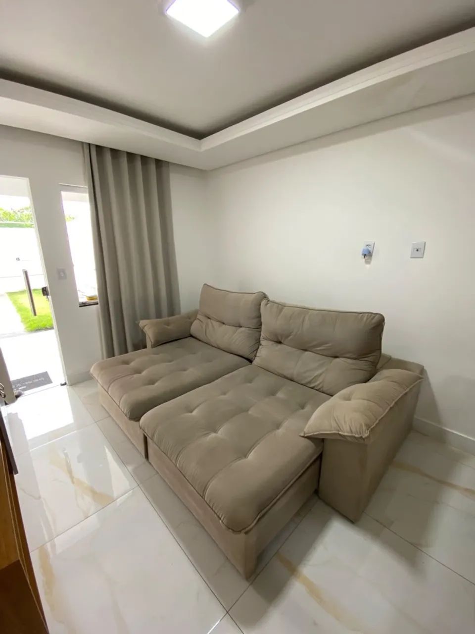 Sofá retrátil e reclinável 2,50 m - Bege - Excelente estado - Foto 4