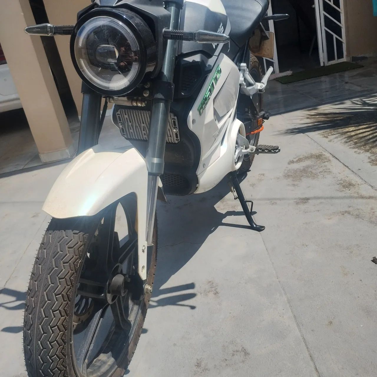 Moto Watts W125