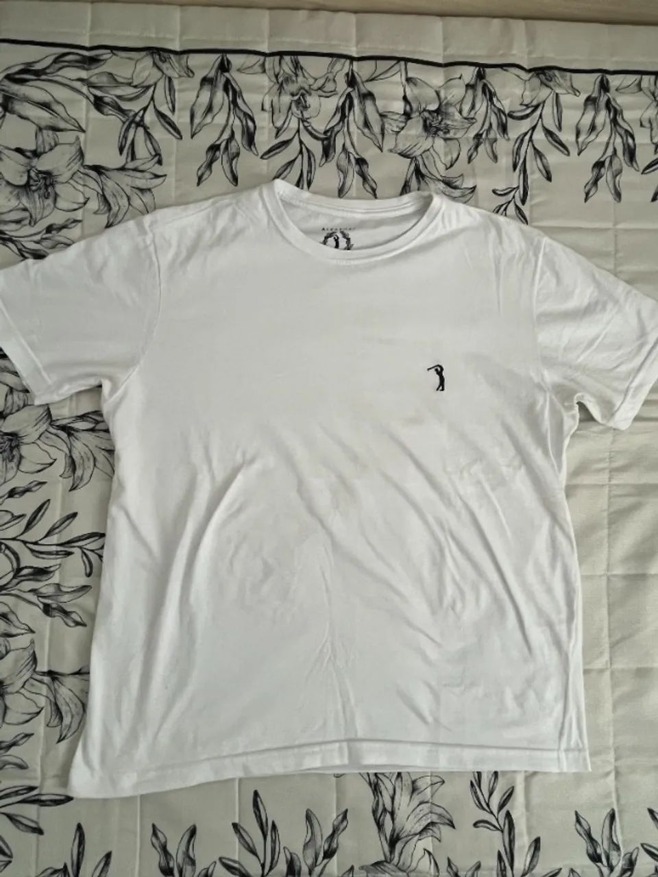 Vendo camisa branca Aleatory original