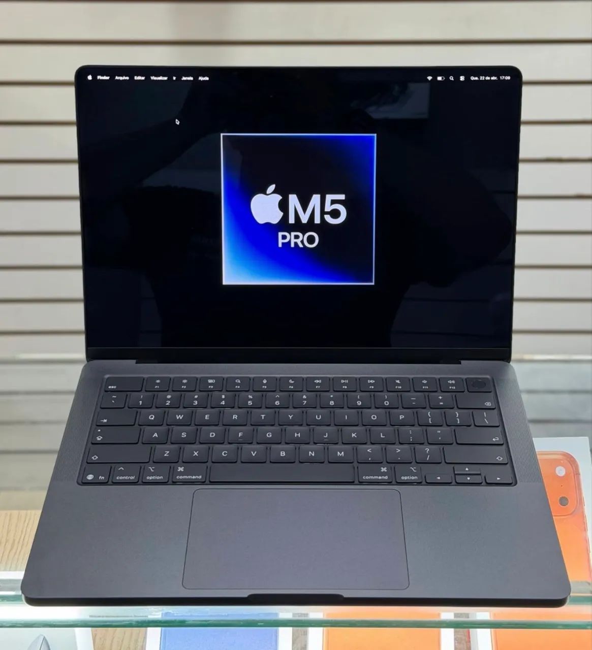 Macbook pro 14 polegadas chip m5 pro 24gb / 1tb apenas 2 dias de ativação LOJA FÍSICA