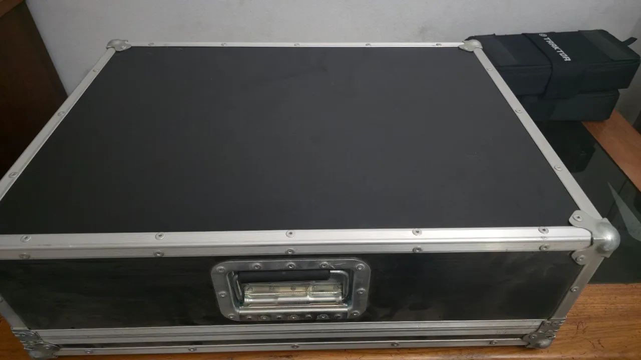 Controlador DJ Traktor Kontrol S4 Mk1 - Foto 3