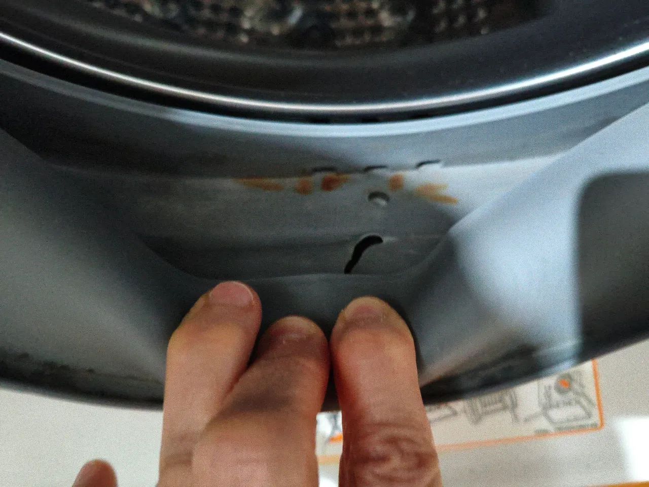 Vendo lava e seca funcionando e com vazamento. - Foto 2