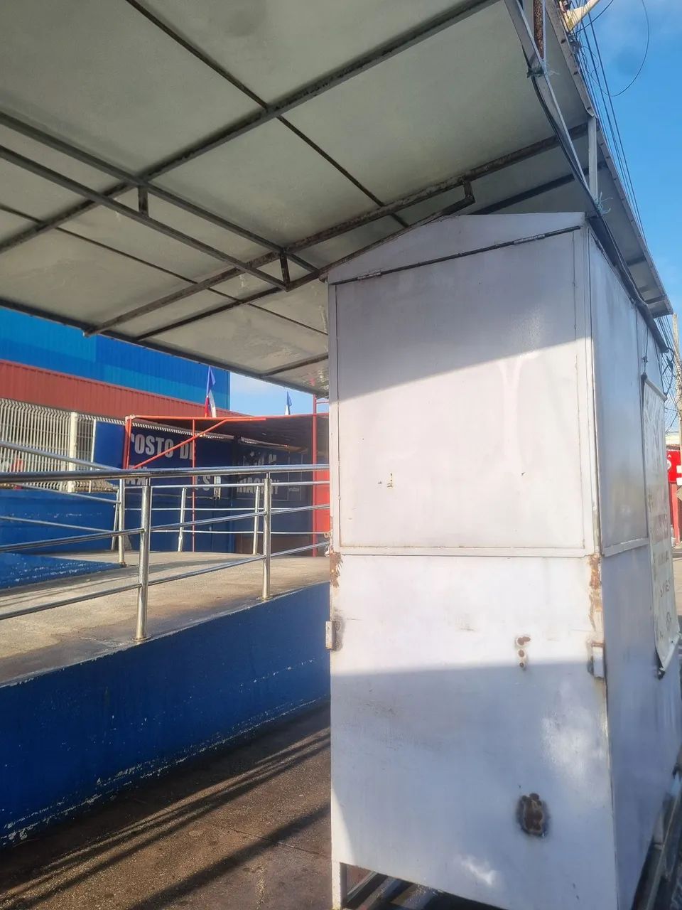 Vendo trailer com toldo.
