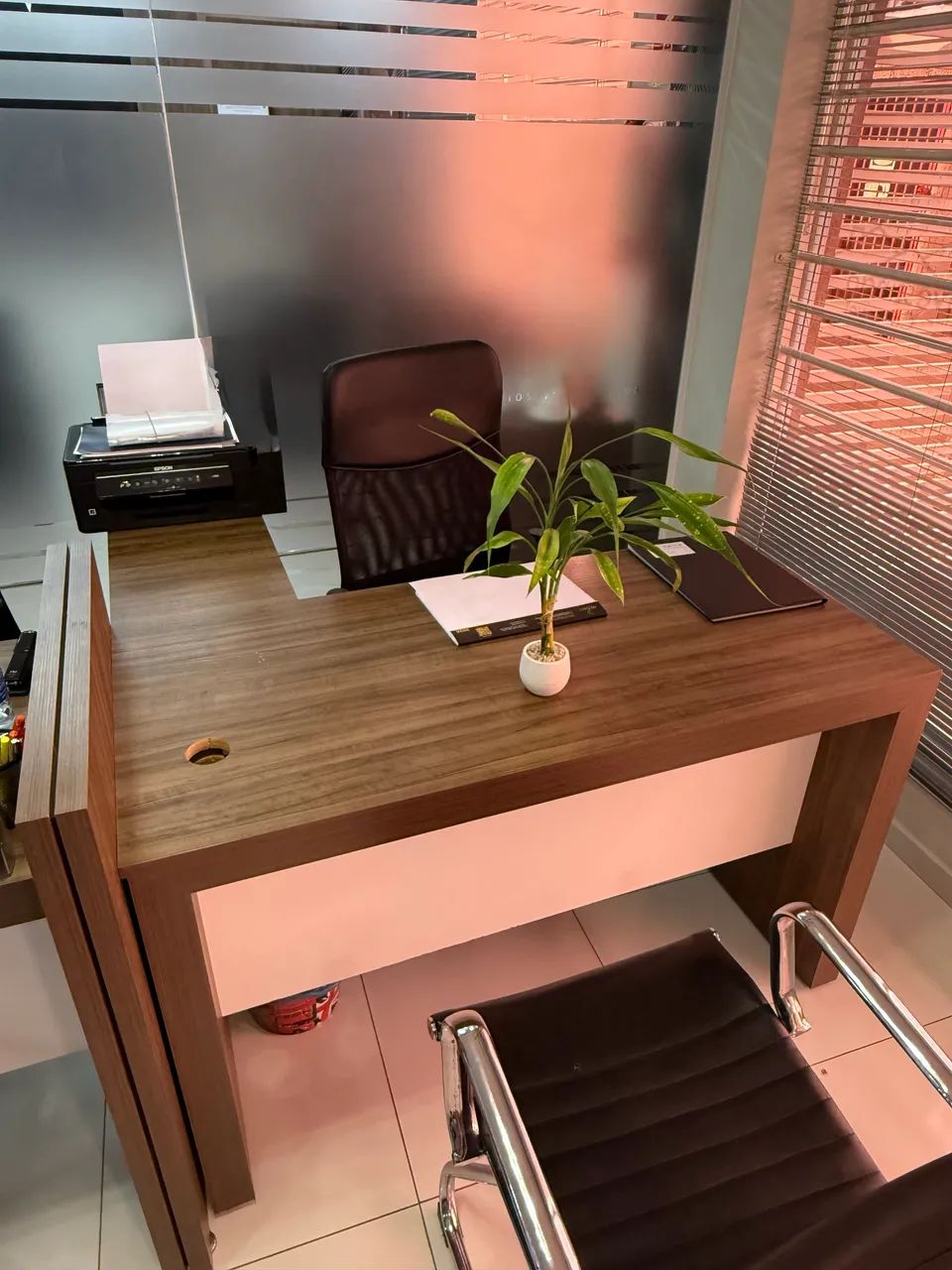 Mesa de escritório e cadeira  - Foto 4