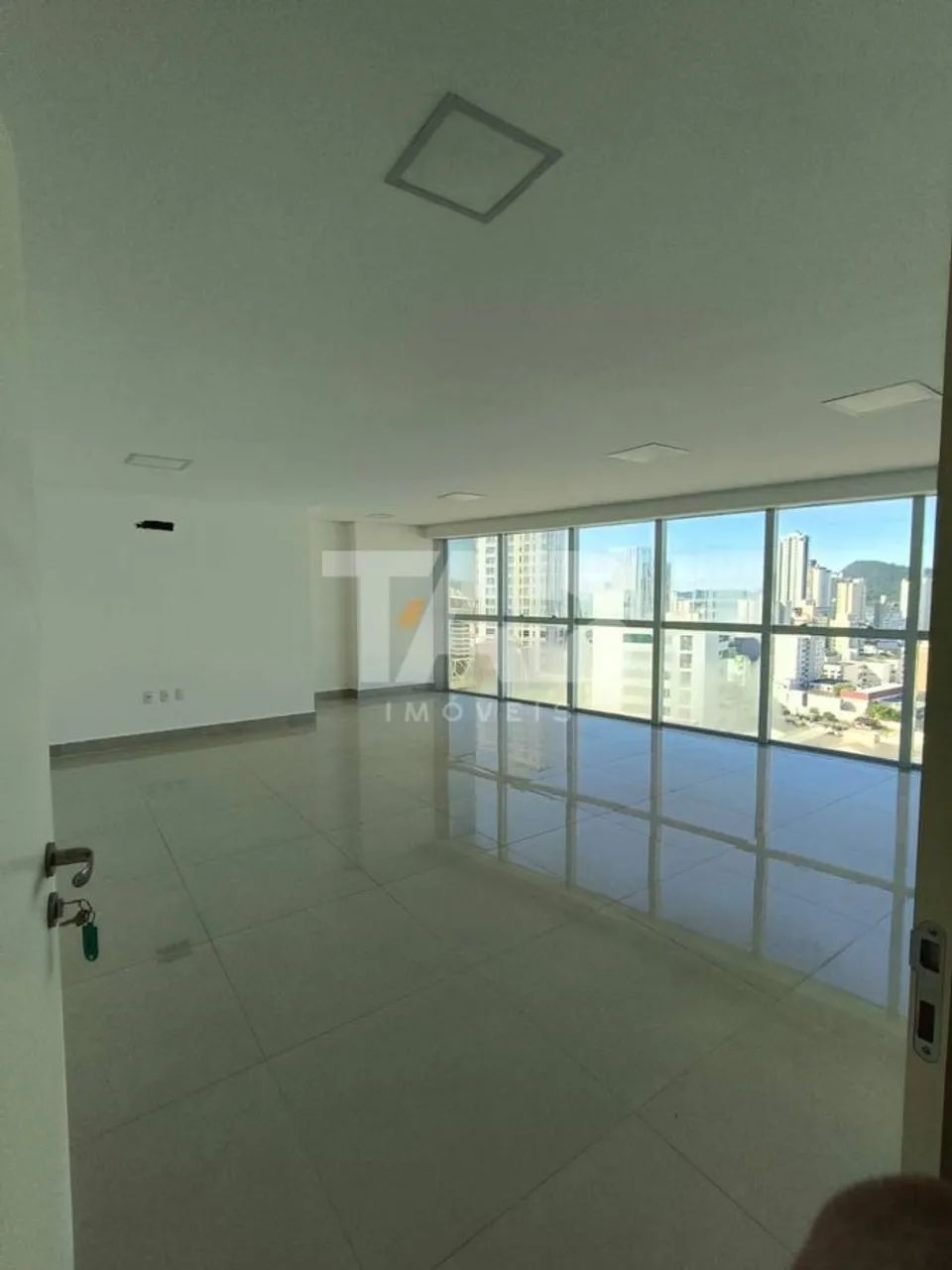 Sala comercial com 50m² para locação | Centro