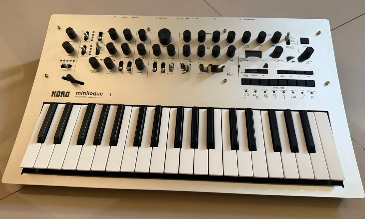 KORG Minilogue 