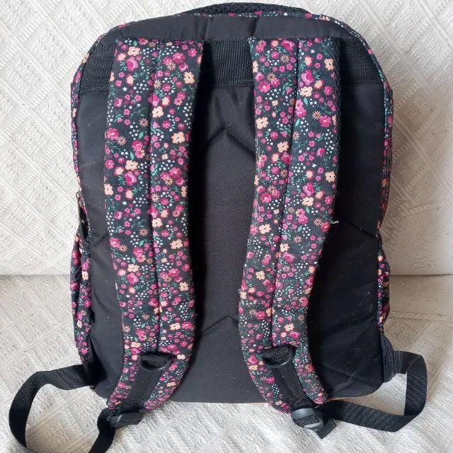 Mochila floral linda usada top de linha ótimo estado - Foto 4