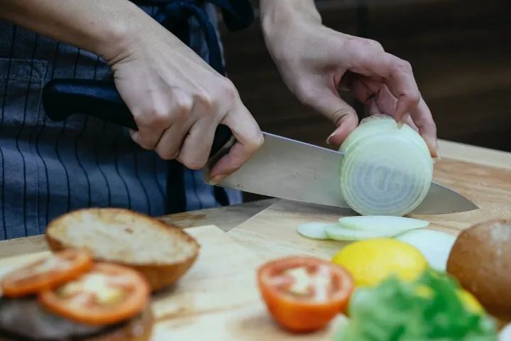 Auxiliar de cozinha e estoque central, das 8h Às 16h20, Centro de Fpolis