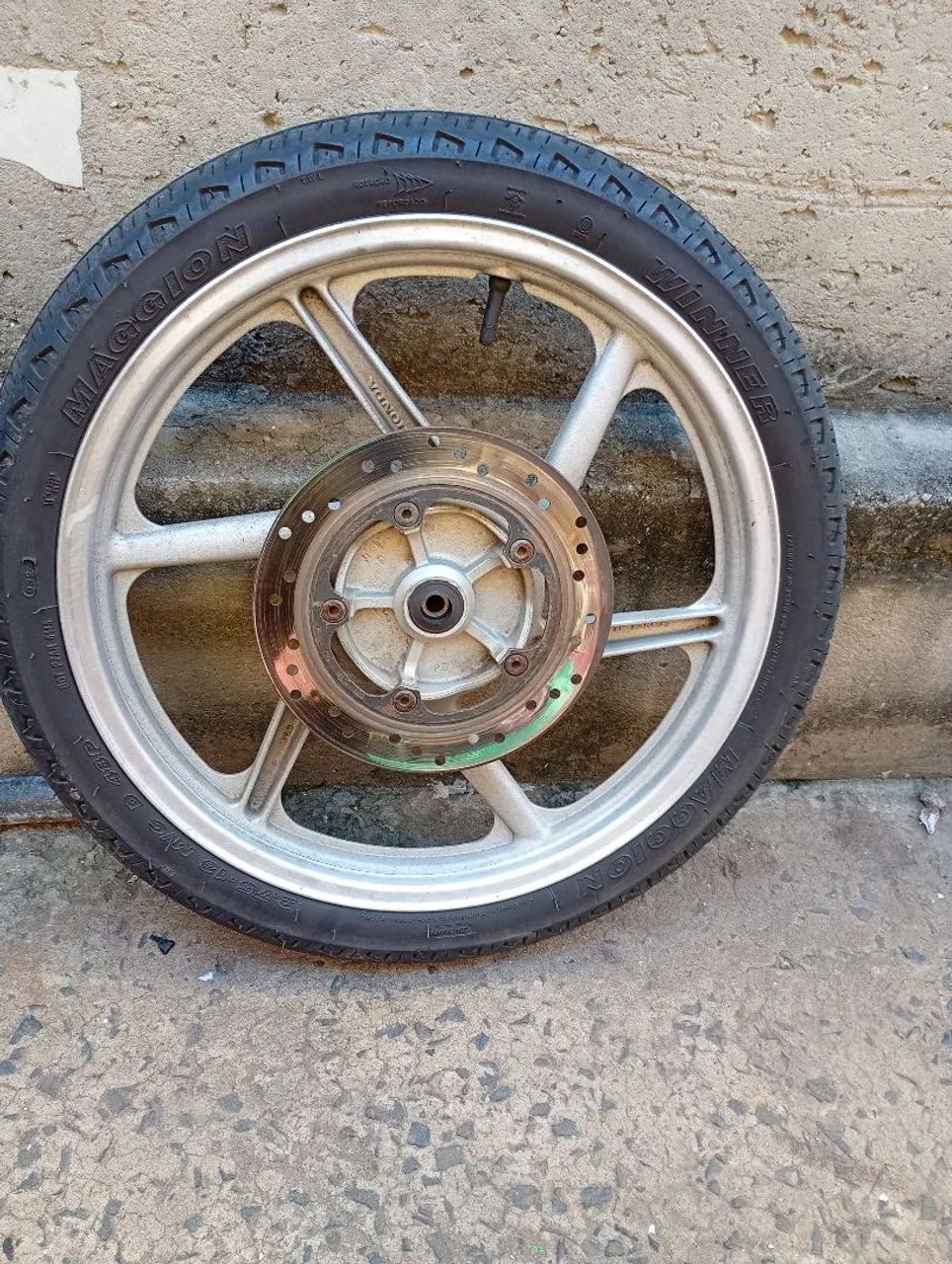 Vendo ou troco roda de Strada por roda traseira de Strada 