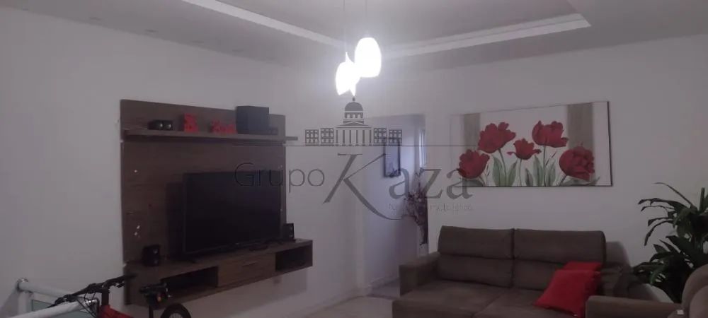 Casa - Parque Santo Antônio - 2 Dormitórios - 120m².