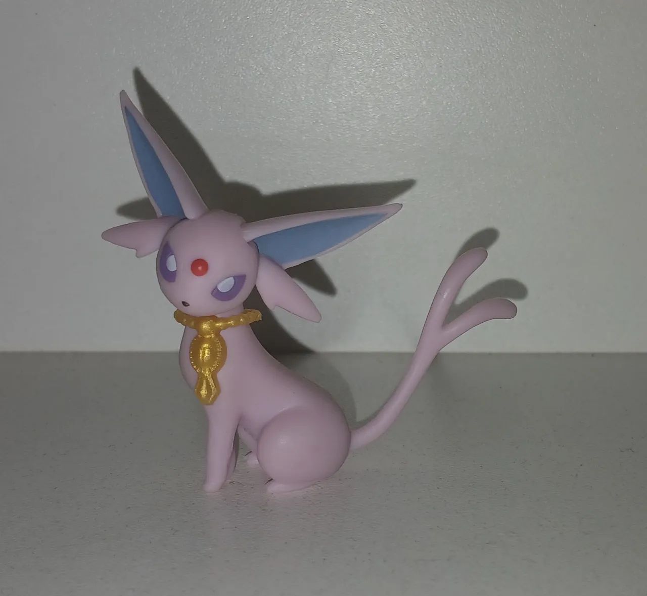 BONECO ACTION FIGURE MINIATURA POKEMON ORIGINAL SCALE WORLD ESPEON COM COLAR MONSTER HIGH