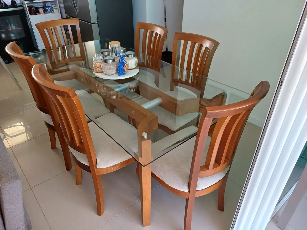 Excelente Mesa de Jantar com Cadeiras!!! - Foto 2