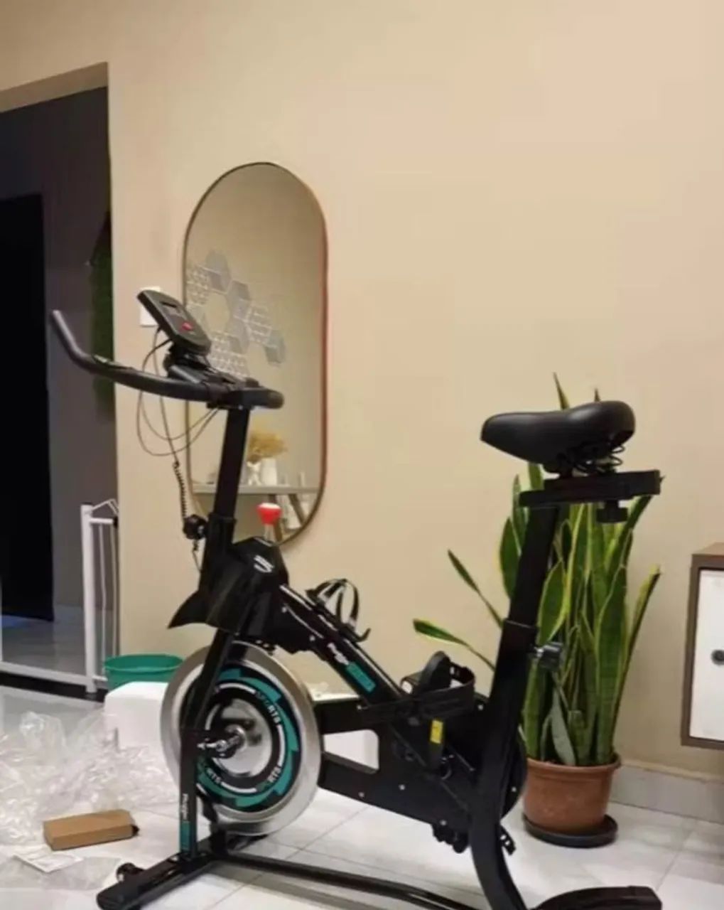 bicicleta spinning ergométrica mecânica com monitor suporta até 150kg - pluggei select  - Foto 5