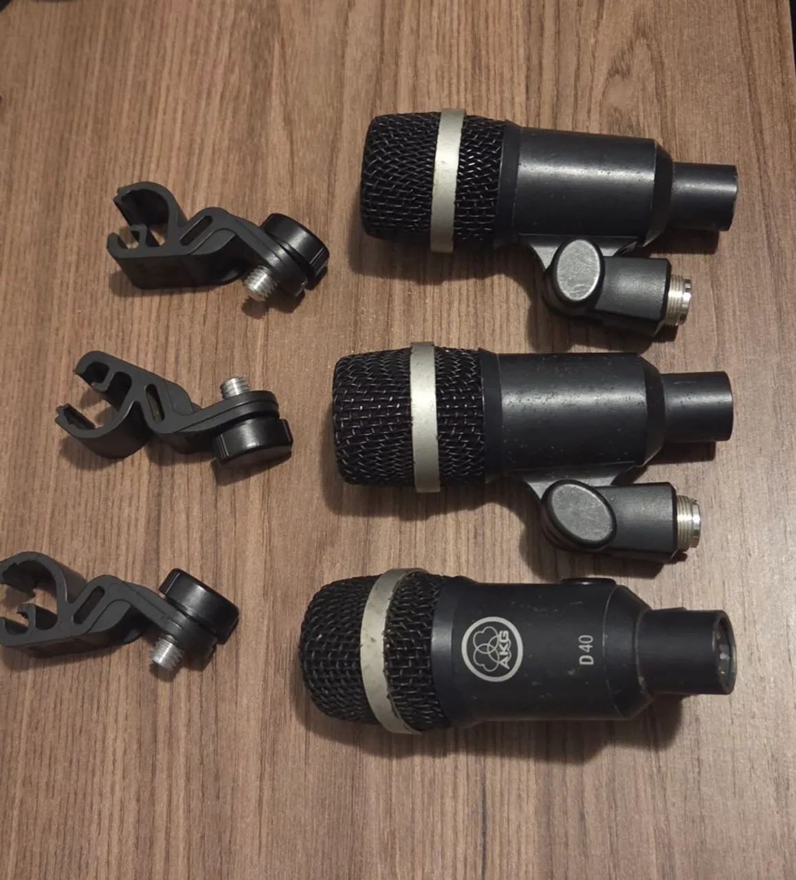 Microfone AKG D40 para Bateria