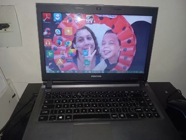 Notebook Positivo Intel Core l3( SÓ FUNCIONA COM O CARREGADOR NA TOMADA.
