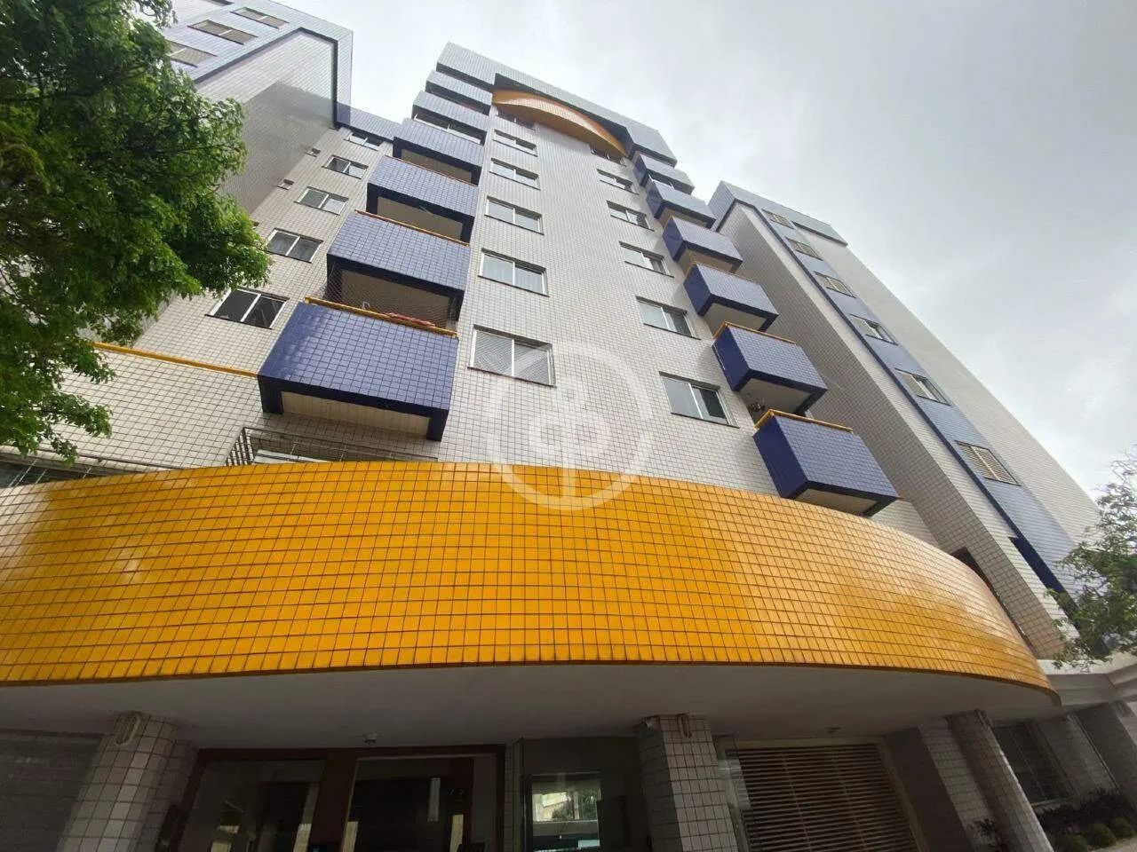 APARTAMENTO SEMI MOBILIADO NO CENTRO - Foto 2