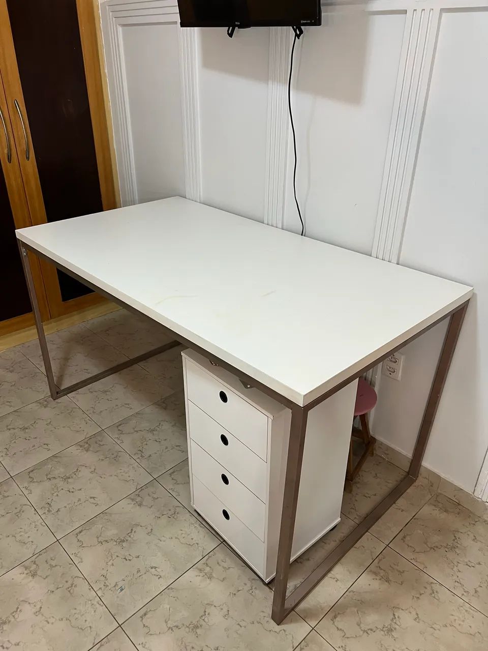 Mesa de MDF com metalon 