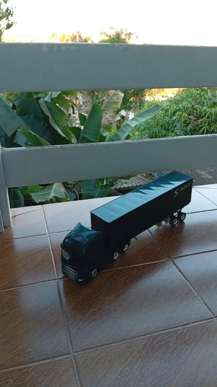 Caminhão de brinquedo Iveco  - Foto 3