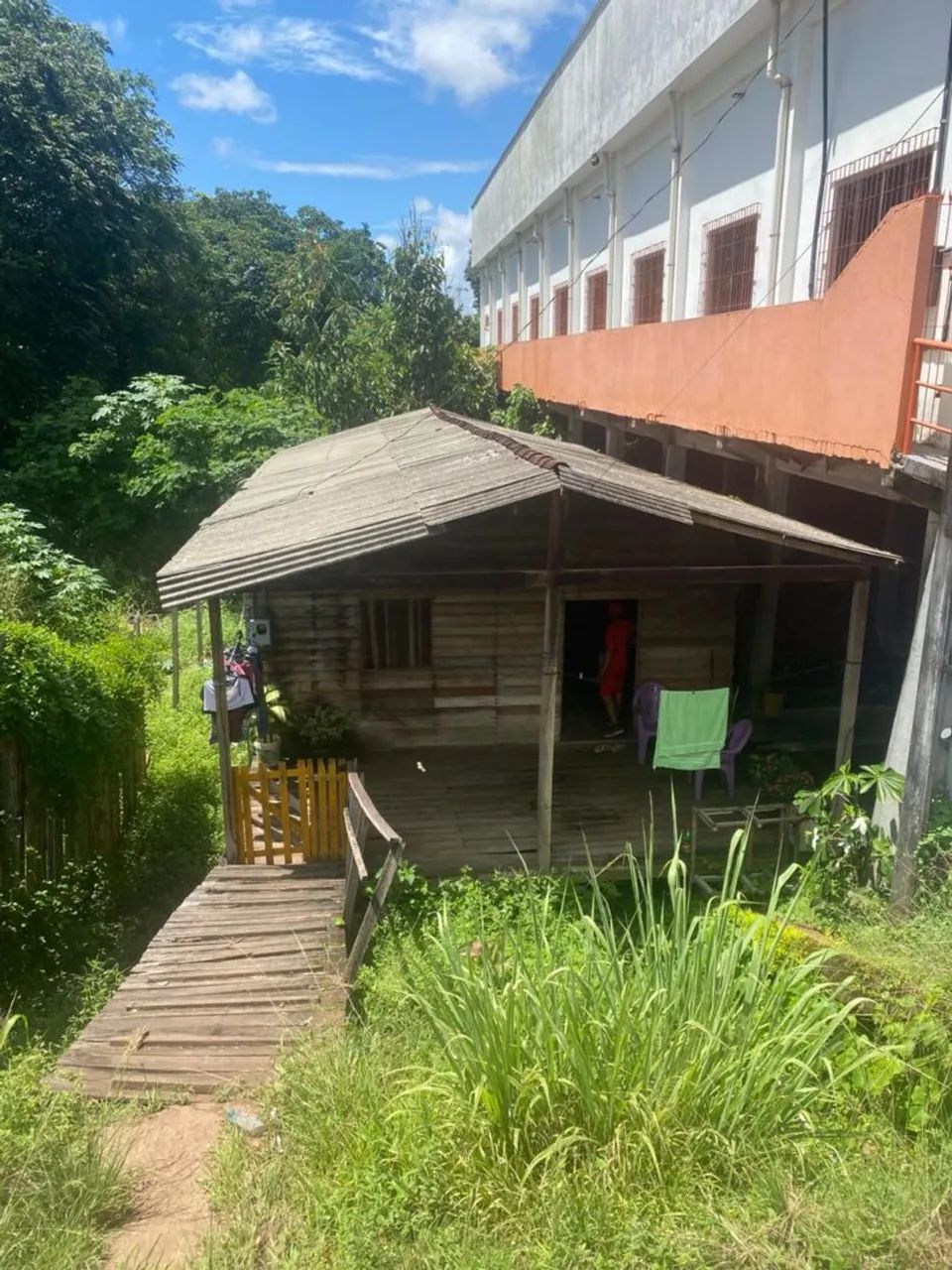 Vende-se terreno ou trocasse com uma casa