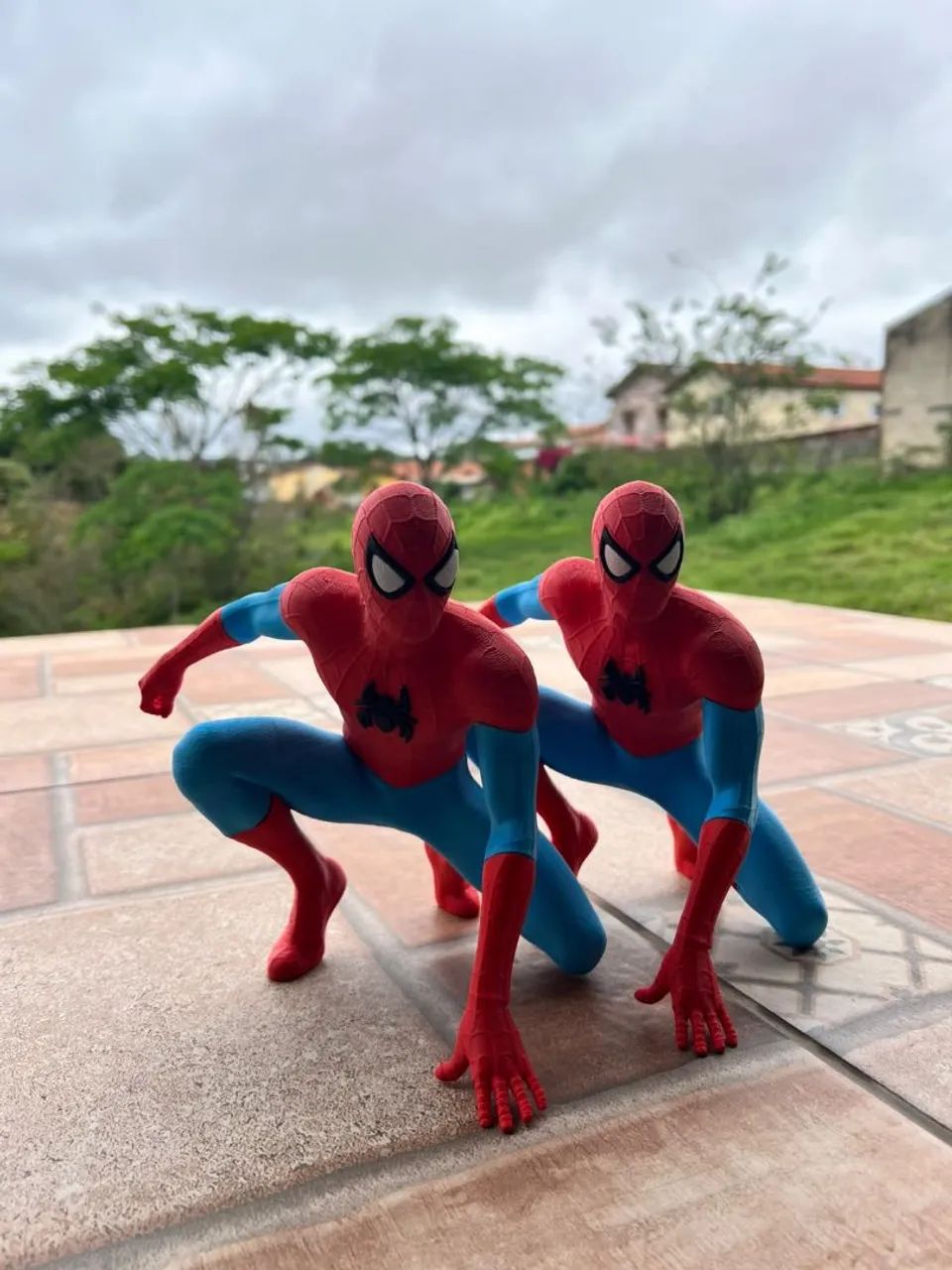 Lindo homem aranha em impressão 3d