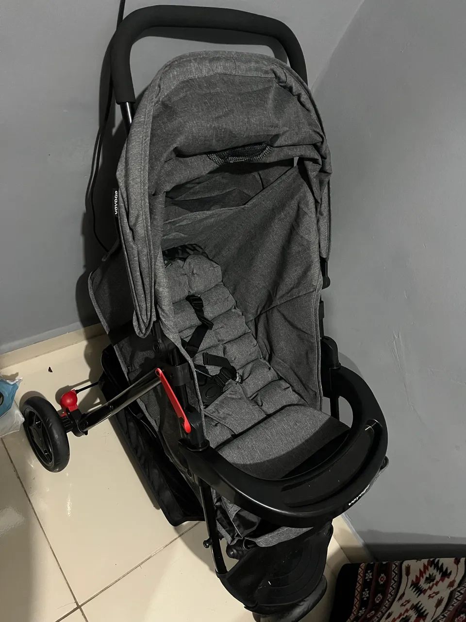 Carrinho de bebê com o bebê conforto, usado apenas uma vez 