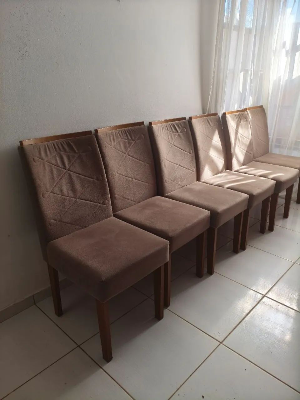 06 cadeiras de madeiras, para mesa de estar - Foto 5
