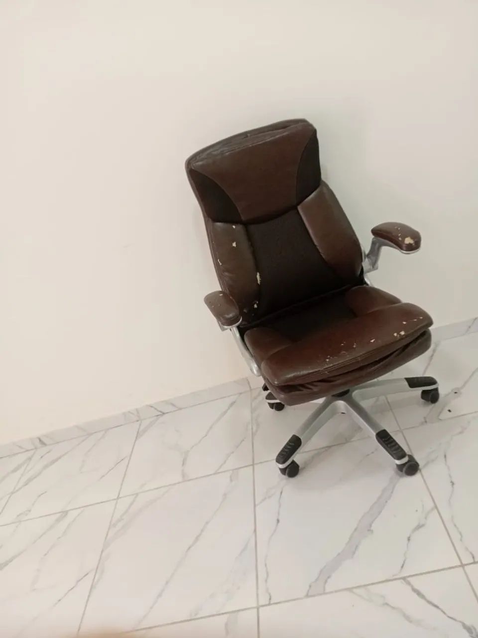 Cadeira de escritório executiva usada - R$ 60