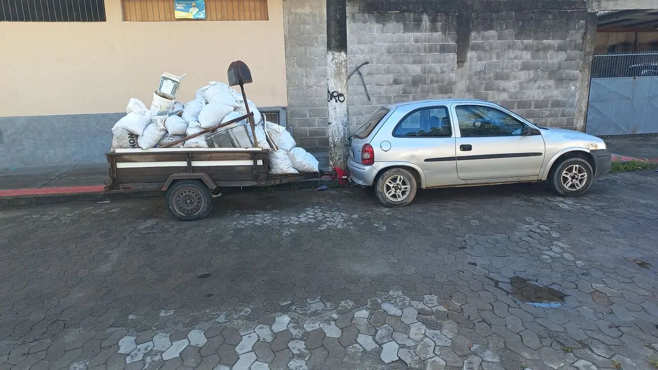 Frentes e retiradas de entulhos.  - Foto 2