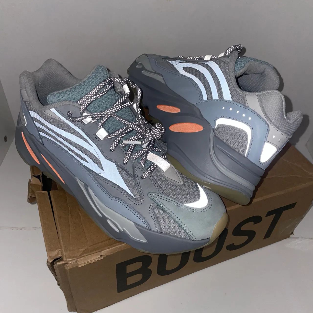 Adidas Yeezy 700v2 - Foto 4