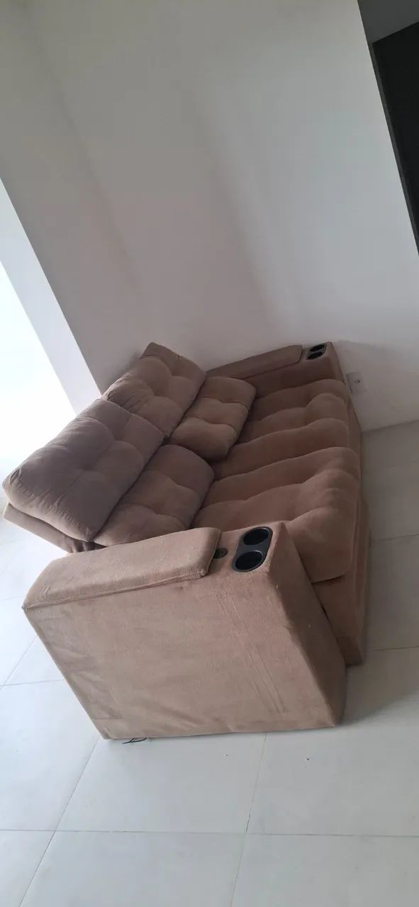 Sofá retrátil com porta USB nos braços  - Foto 5