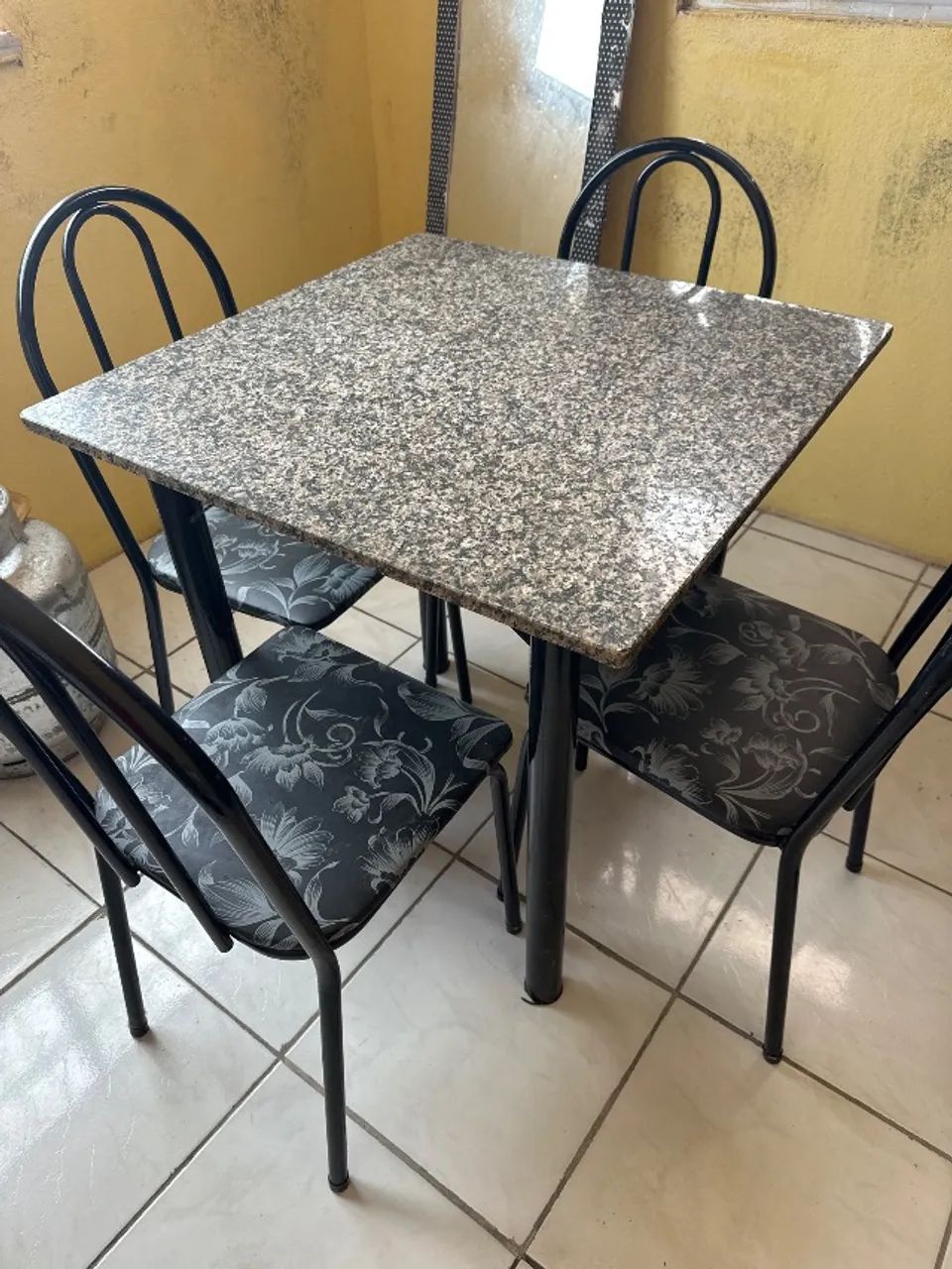 Mesa 4 cadeiras quadrada  - Foto 2