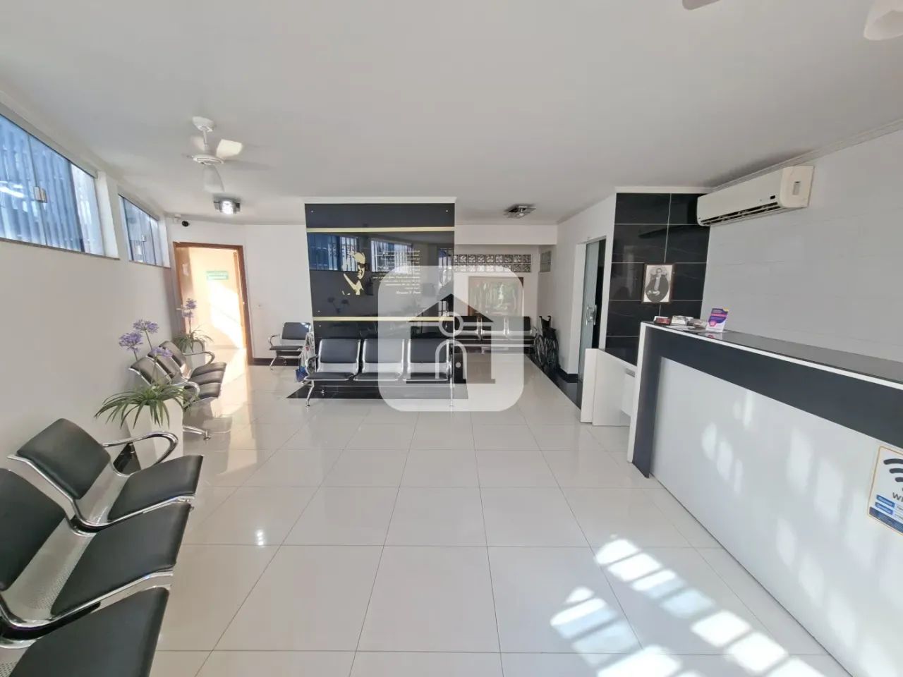Sala comercial para locação no bairro Saraiva