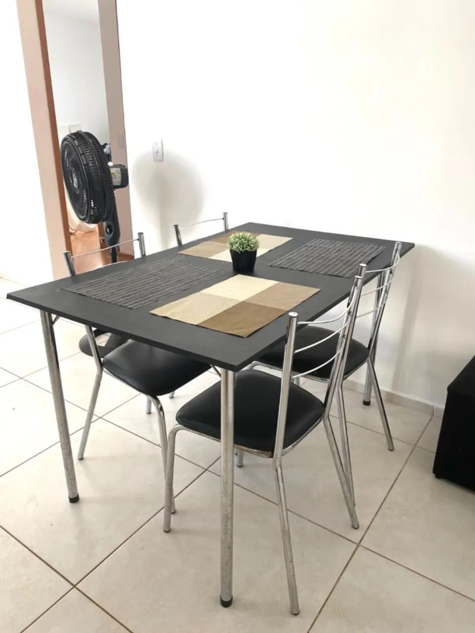 Mesa de Jantar 4 a 6 Cadeiras - Foto 2