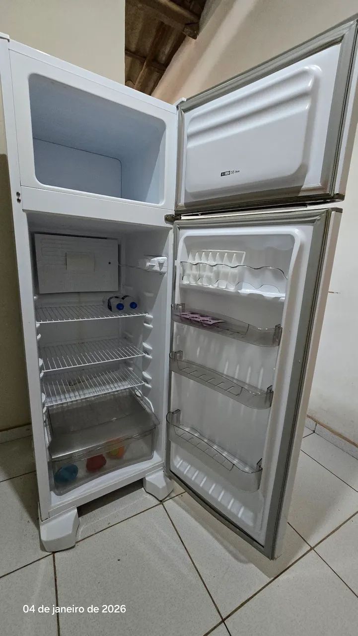 Geladeira Esmaltec Duplex - Conservada e Funcionando Perfeitamente - Foto 5