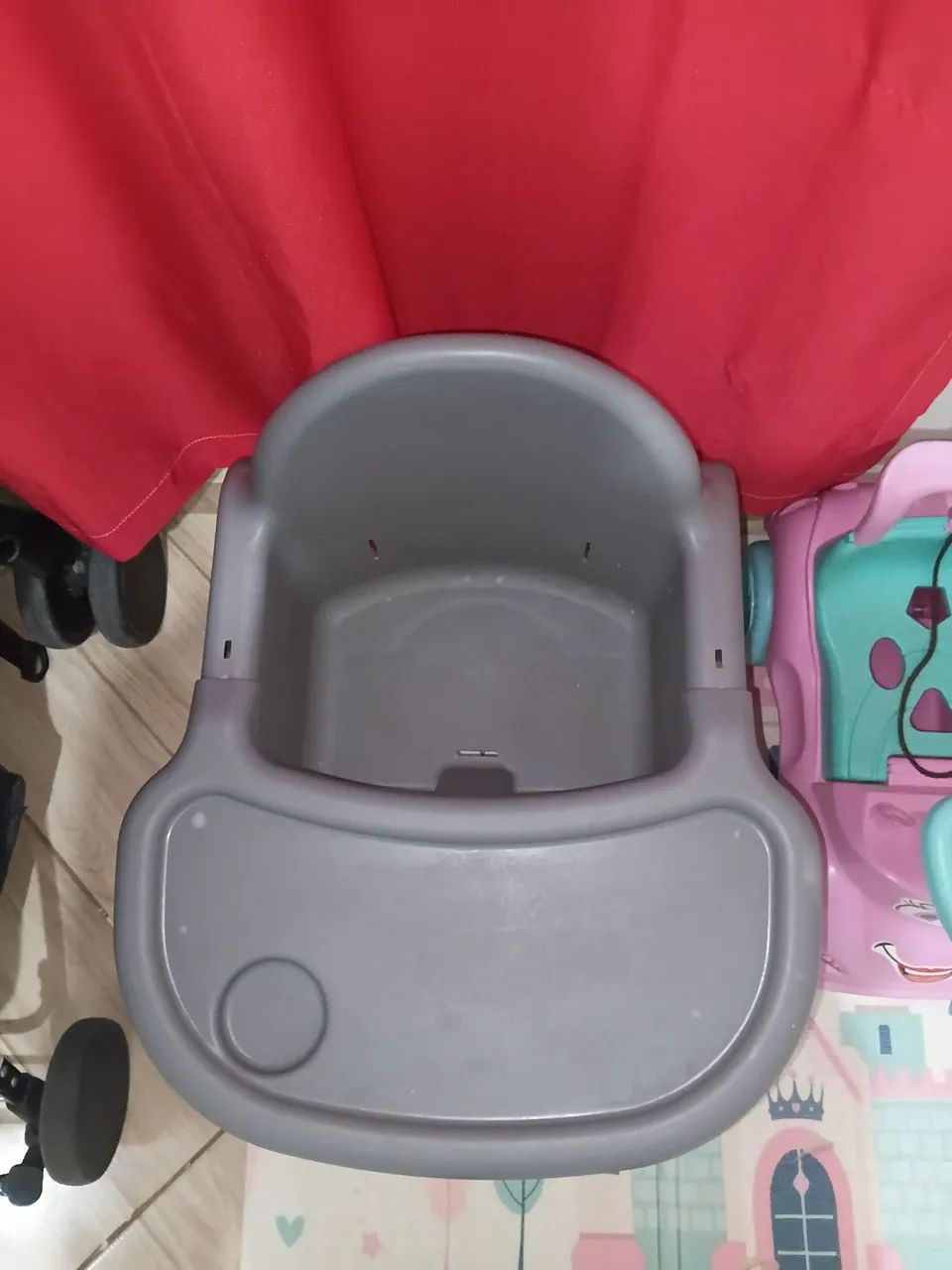 Cadeirinha infantil , com cinto segurança e pés pra alevar  - Foto 3