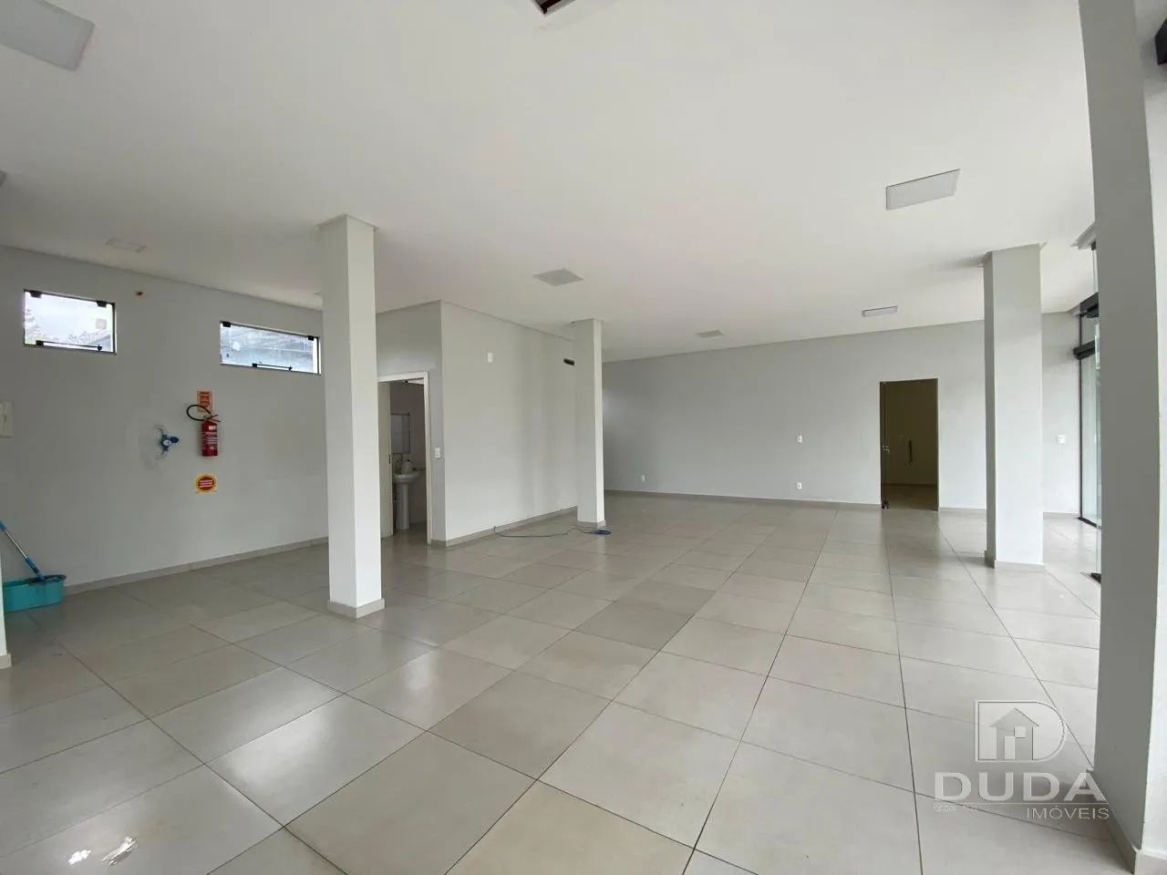 SALA TÉRREA EM ÓTIMA LOCALIZAÇÃO - Foto 5