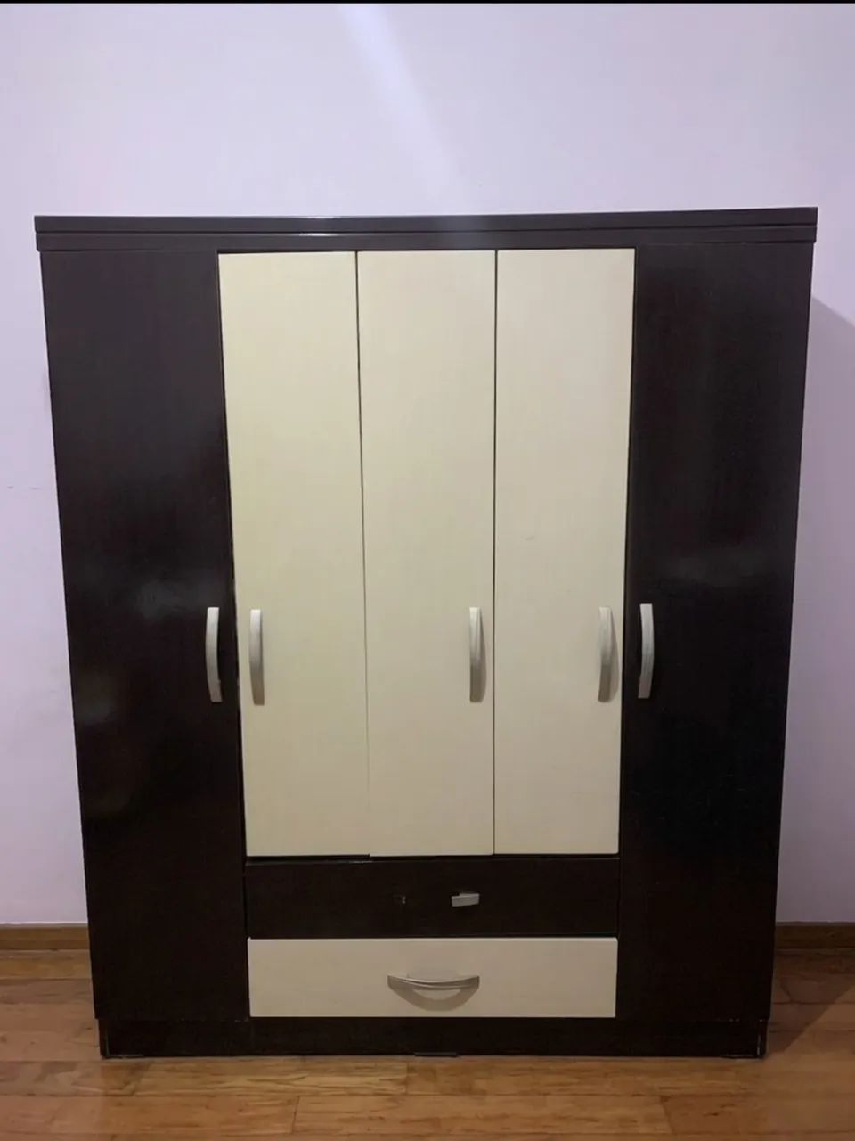 Guarda roupas de solteiro