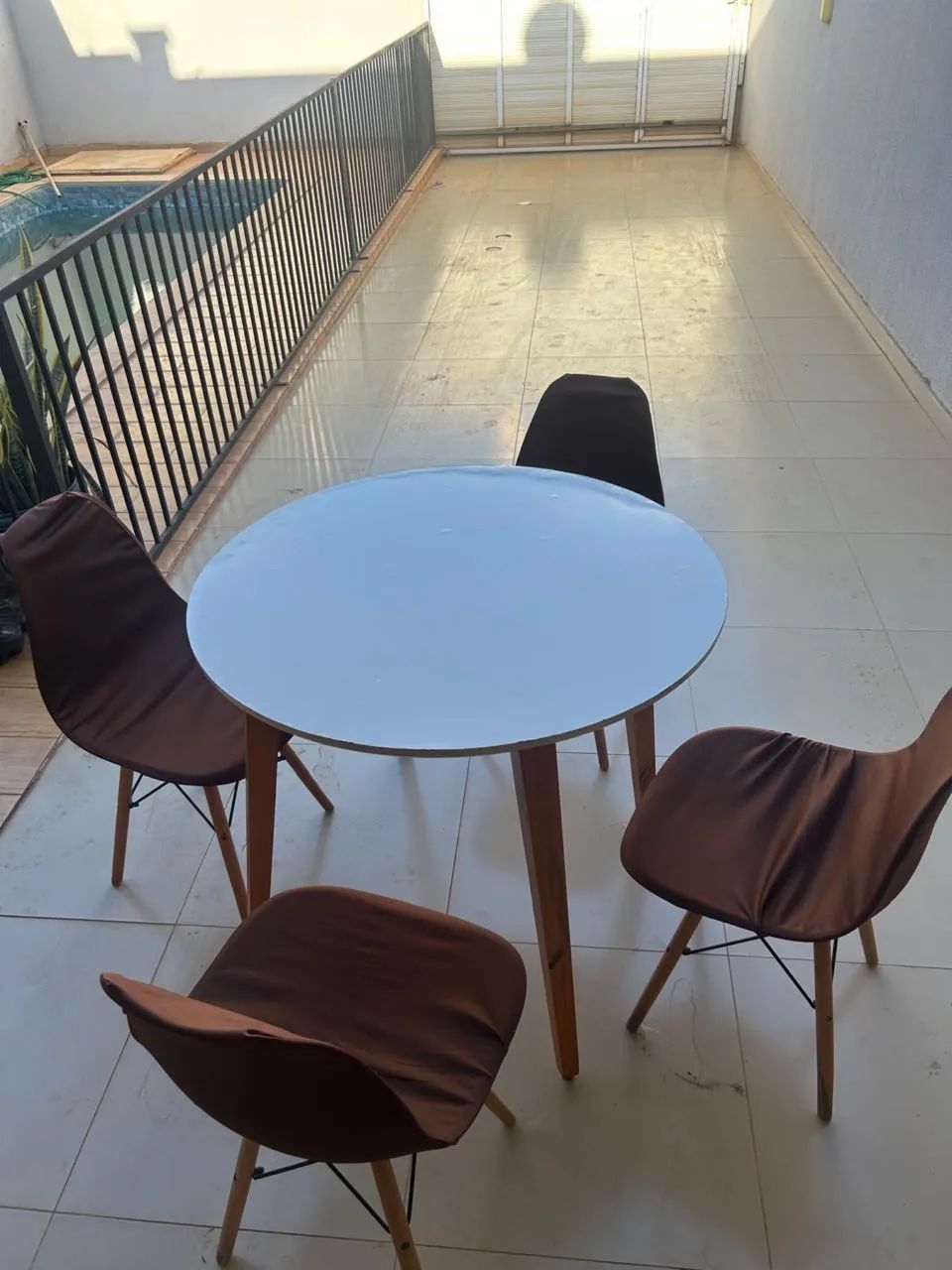 VENDO CONJUNTO DE MESA - Foto 2