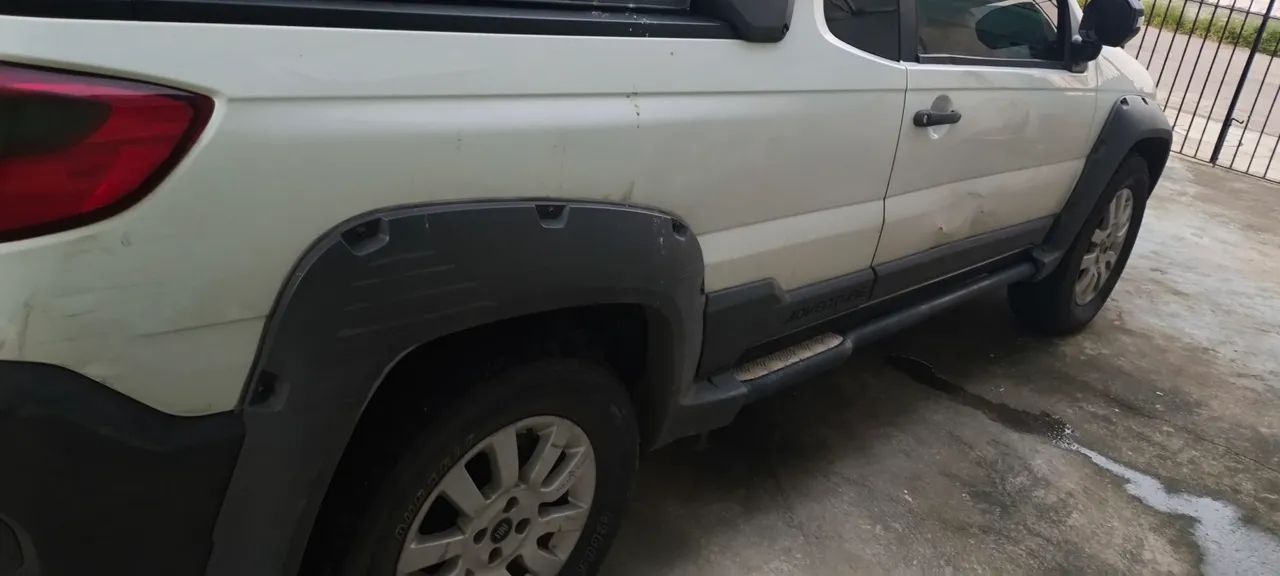 Fiat Strada Adventure 1.8/ 1.8 Locker Flex CE 2014 - Foto 2