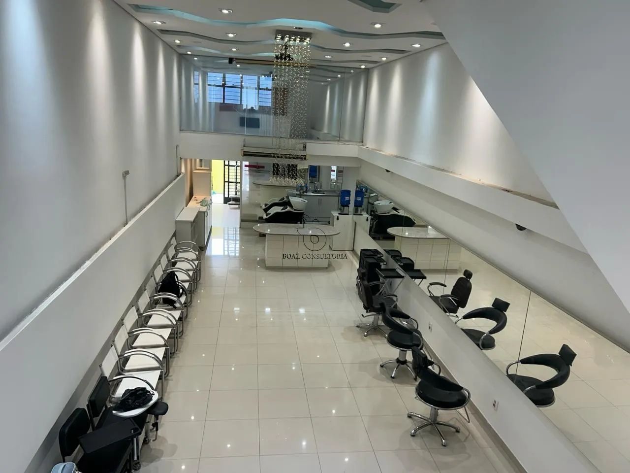 Salão de Beleza Mobiliado com Estrutura Completa para Cabeleireiros e Estética e