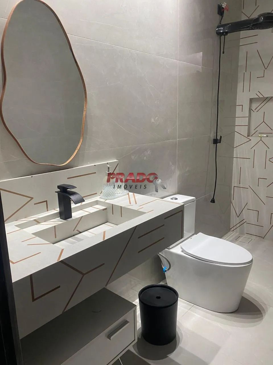 Casa para alugar em Maringá, JD IPANEMA, com 2 quartos, com 125 m² - Foto 2
