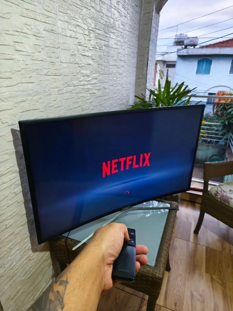 SMART TV 42 POLEGADAS TELA CURVADA IMPECÁVEL! - Foto 3