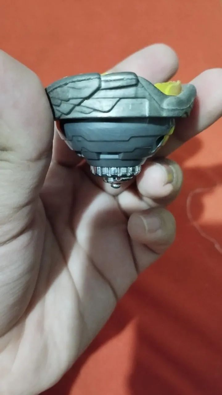 Desapego Beyblade + uns extras - Foto 3