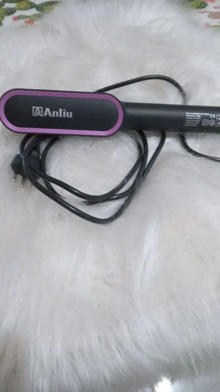 Escova alisadora semi nova 