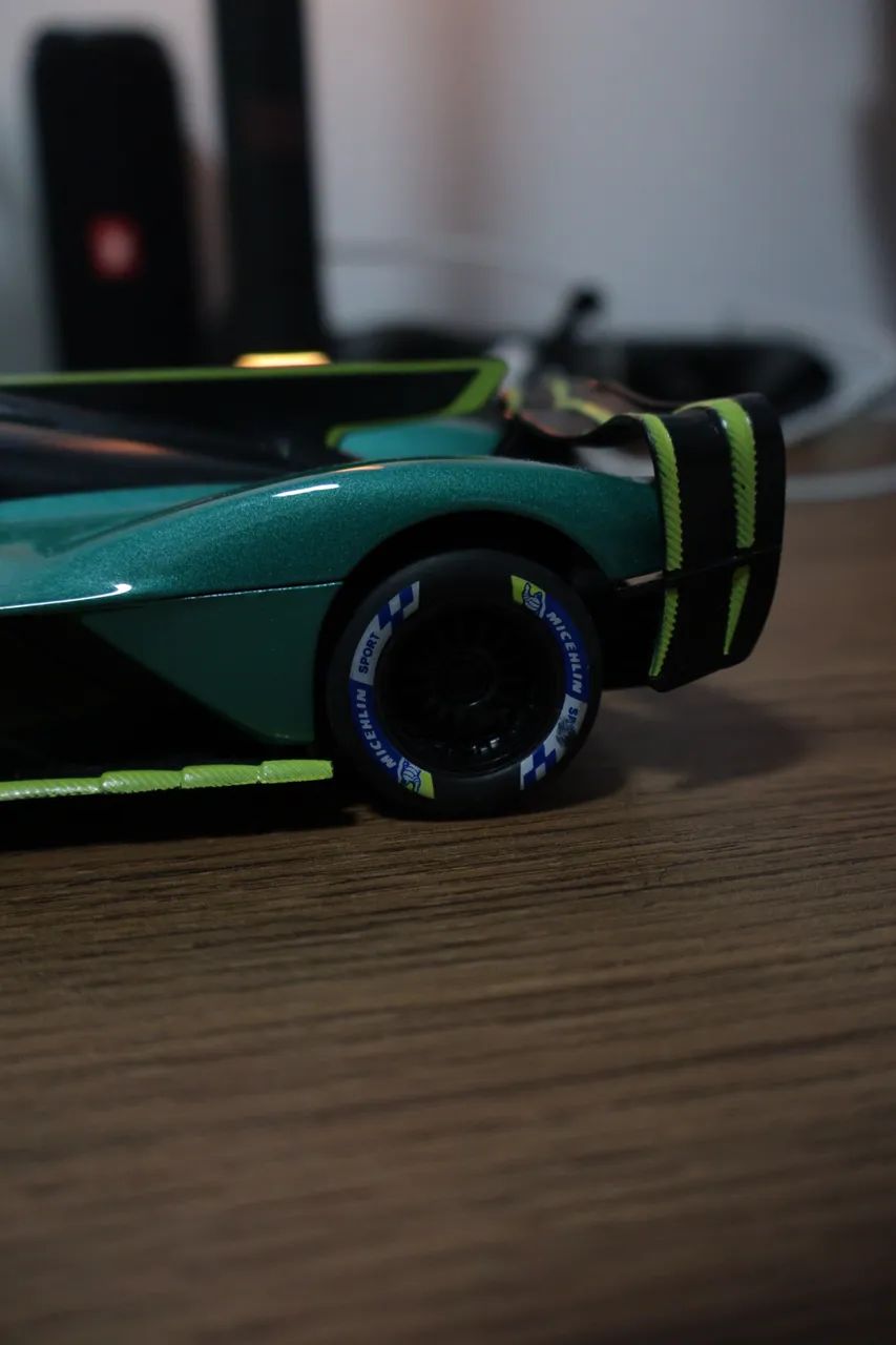 ASTON MARTIN VALKIRIE 1:24 - Foto 2