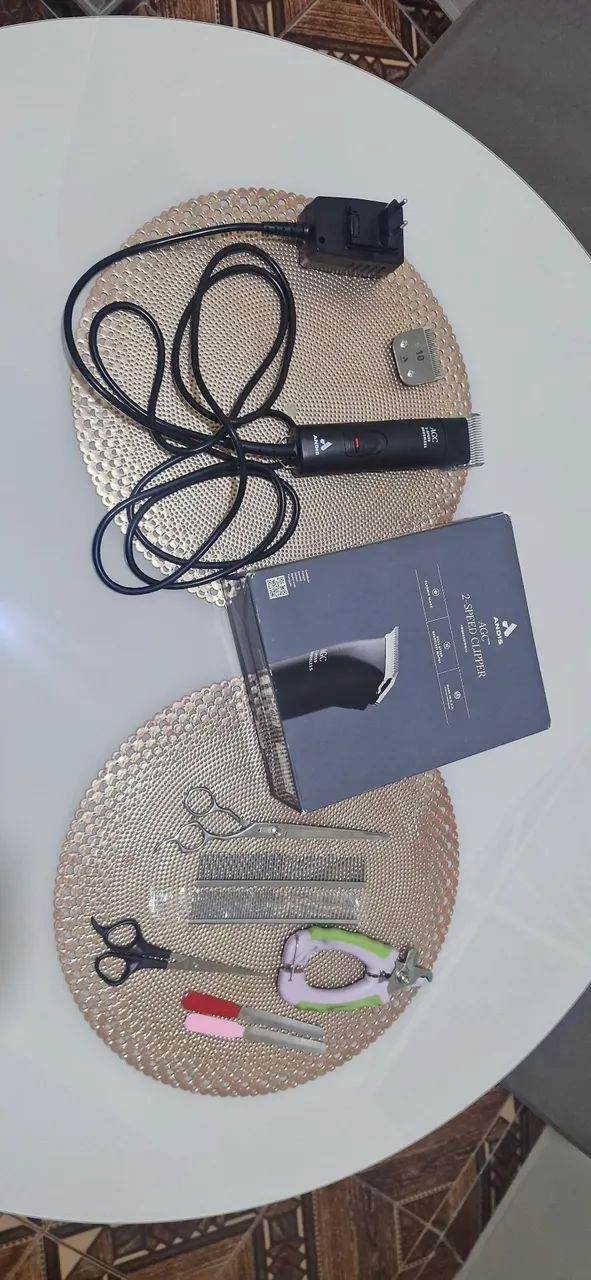 Máquina de Tosa Profissional Andis AGC 2 Velocidades + Kit Completo (Estado Excelente)